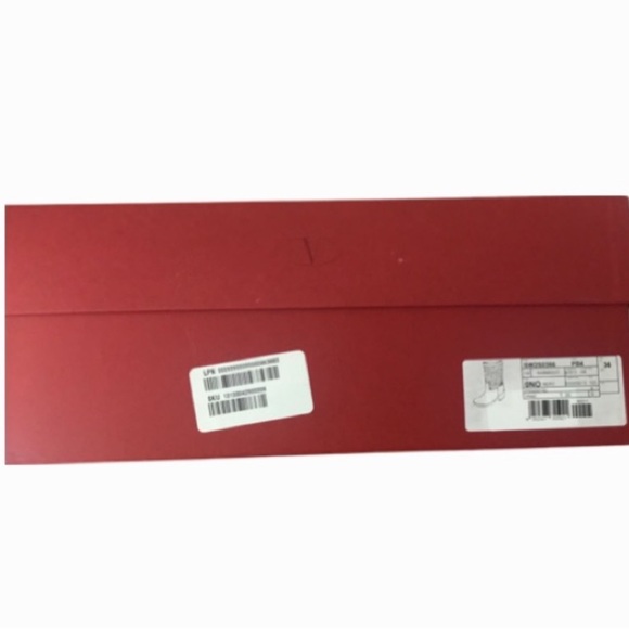 Valentino Garavani Rockstud Short Rain
Boots Size 6 with box & dust bag, - Picture 11 of 12